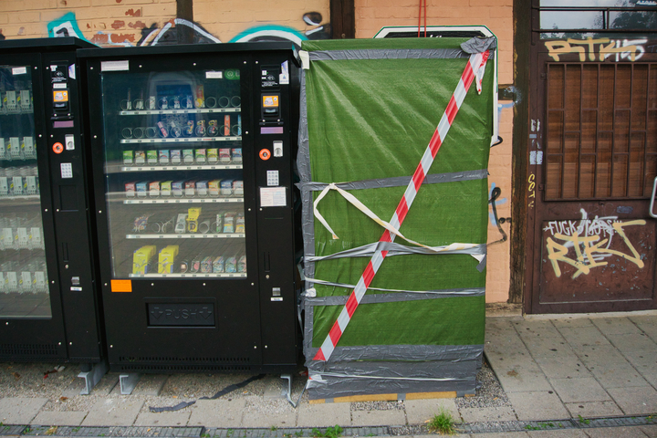 Zerstörter Fahrkartenautomat